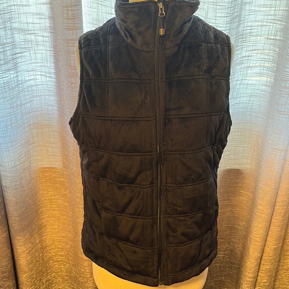 NWT Black puffer vest - Picture 2 of 7